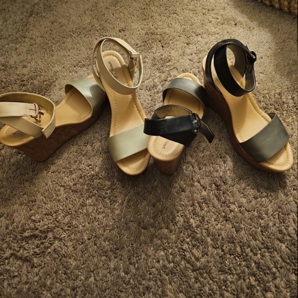 2 pairs size 9 6 inch platform sandals